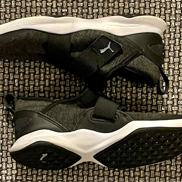 Puma Women's Sneaker, Black Silver Size 7.5 They have a hook & loop closure - Picture 6 of 10